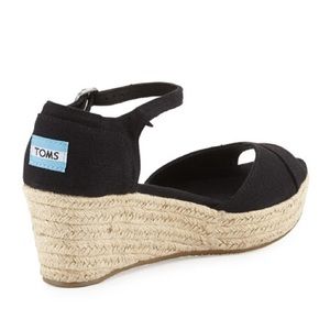 Toms Black Wedge Sandals size 10 New